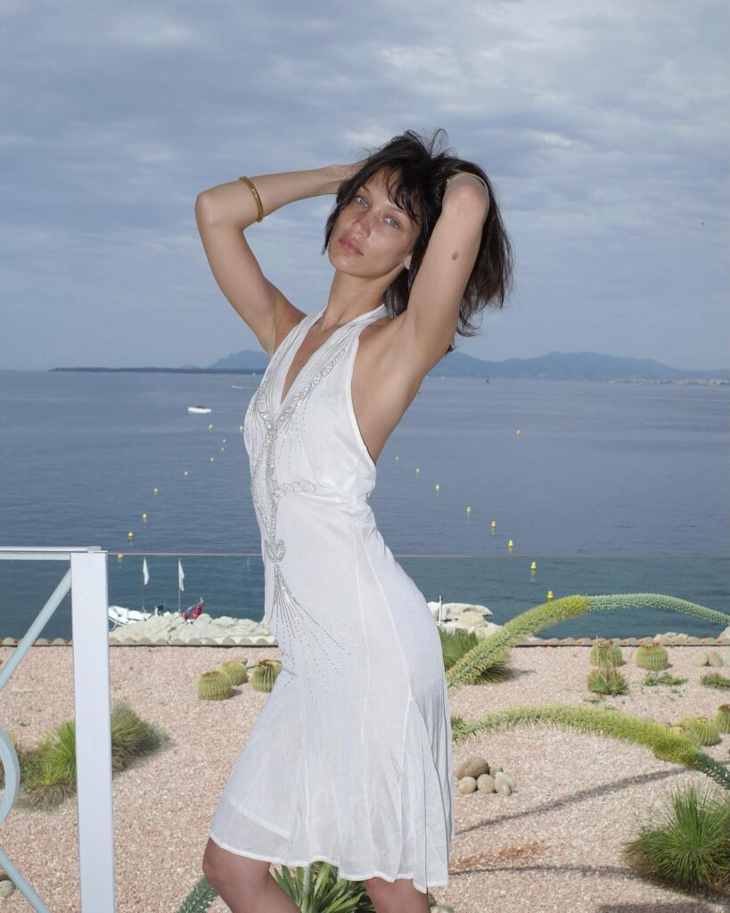 bellahadid_286200574_535068621610888_9087070178441521349_n