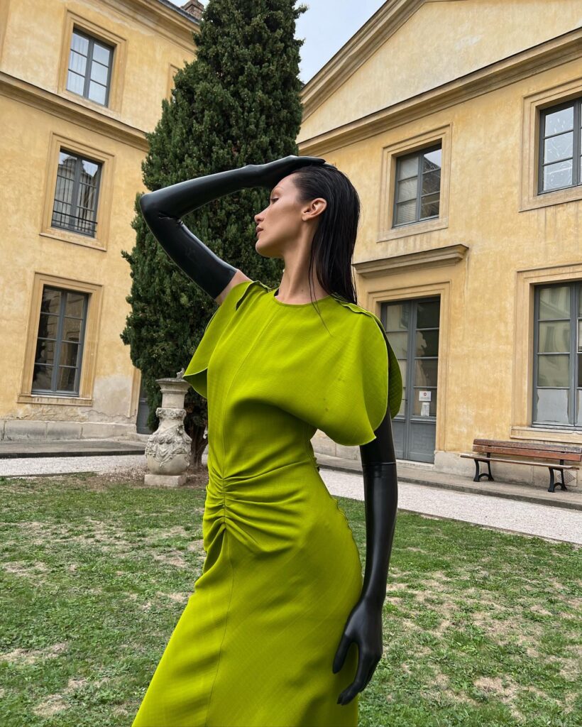 bellahadid_309942896_1160626218187888_2272970192605566417_n