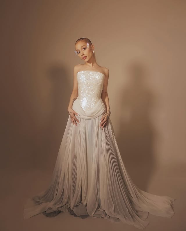 arianagrande_442442414_982077510088790_6094574396189947499_n