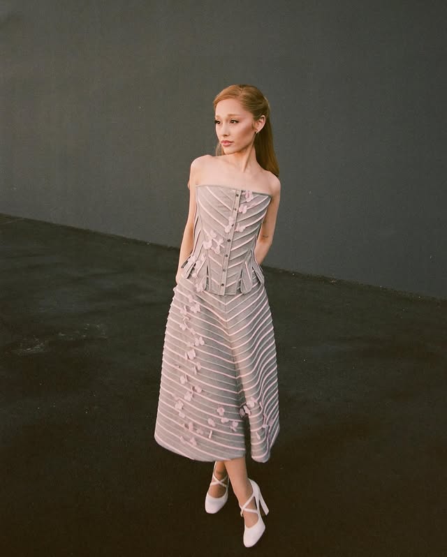 arianagrande_465529945_2515625685293068_2220736461462761114_n