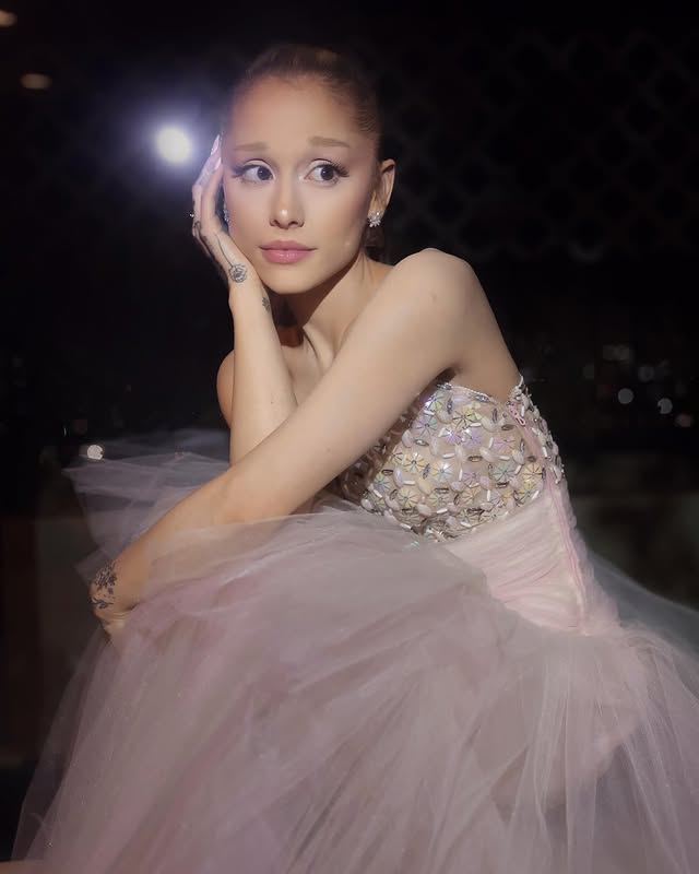 arianagrande_476744498_18636520309039697_7131789783699142099_n