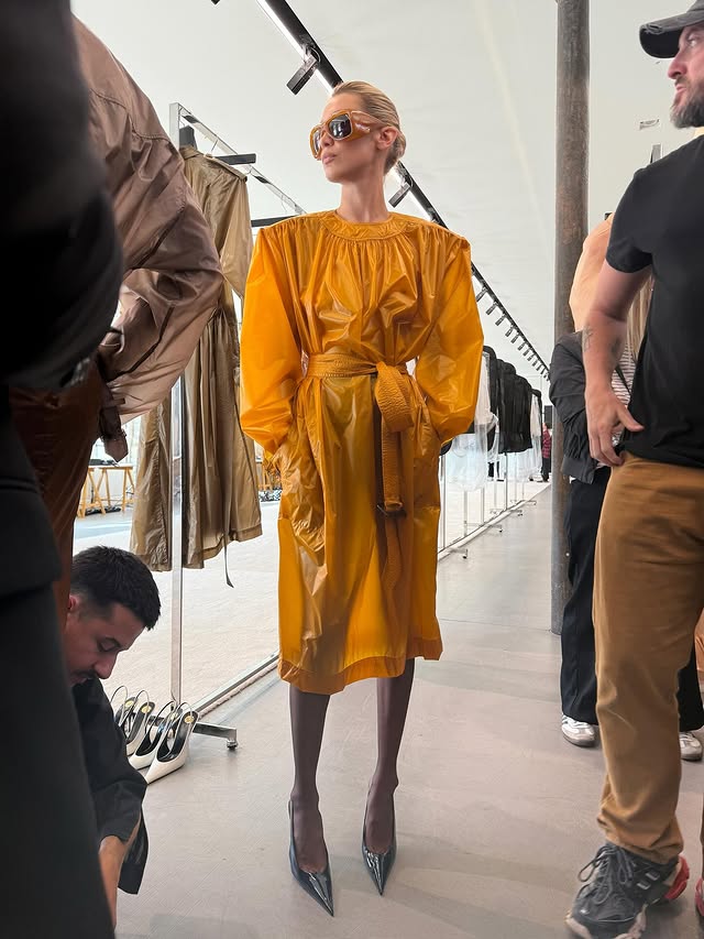 bellahadid_559114373_18573933577004078_5663034746676419308_n